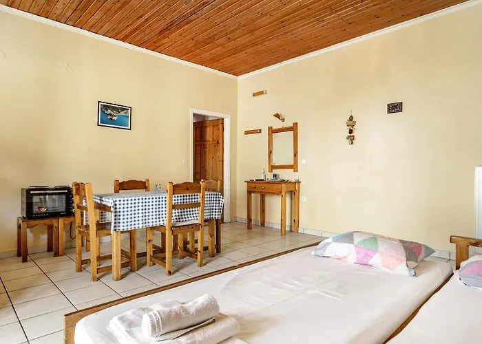 Apartment Lefkothea 1 *